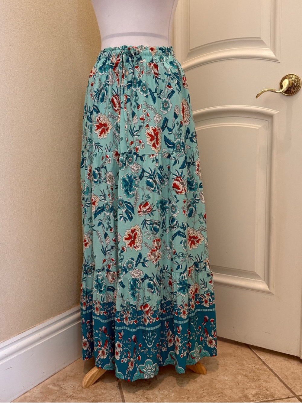 New zesica  aqua floral maxi skirt